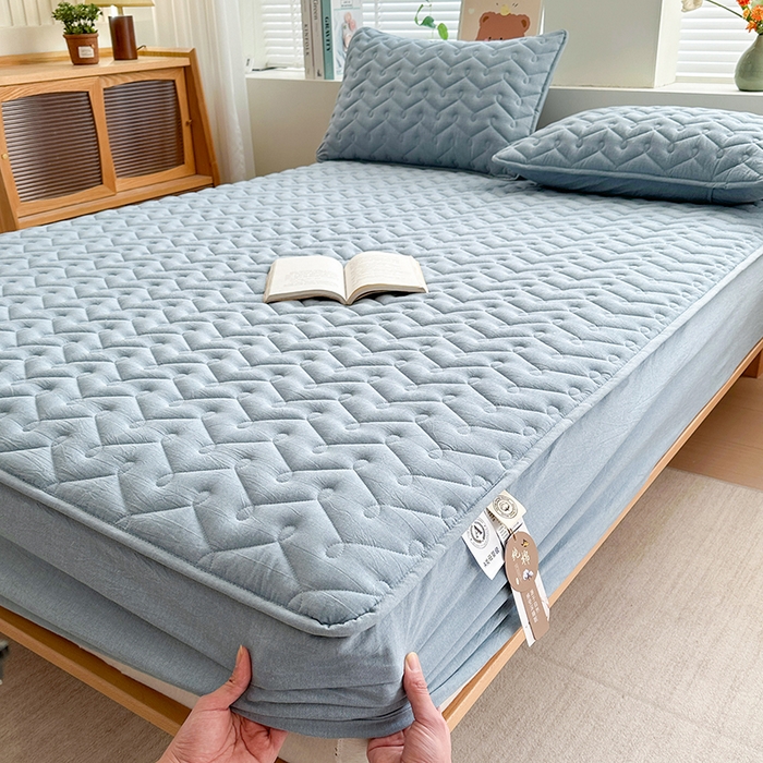 91家纺网 家纺一手货源 找家纺 铭成家纺 2026全棉色织水洗棉夹棉床笠床垫 纯棉素雅-清雅蓝