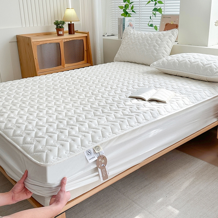 91家纺网 家纺一手货源 找家纺 铭成家纺 2026全棉色织水洗棉夹棉床笠床垫 纯棉素雅-月光白