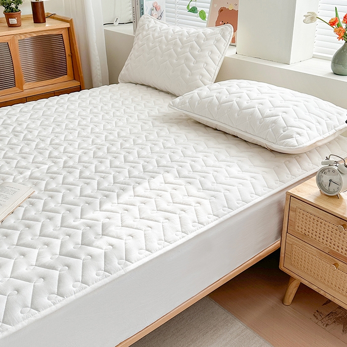 91家纺网 家纺一手货源 找家纺 铭成家纺 2026全棉色织水洗棉夹棉床笠床垫 纯棉素雅-月光白