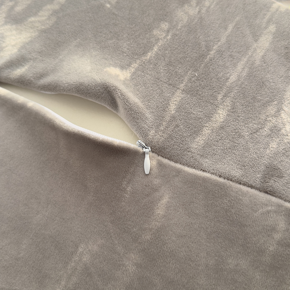 91家纺网 家纺一手货源 找家纺 诺可 2026新款绒款猫肚枕记忆枕枕头枕芯-面包仔 面包仔-灰色