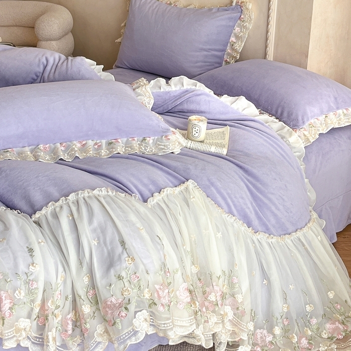 91家纺网 家纺一手货源 找家纺 绒掌柜 2025新款消光级牛奶绒婴儿绒刺绣花边工艺款四件套（品质含买家秀）—巴黎系列 优雅紫