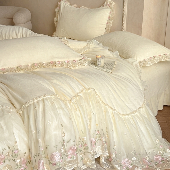 91家纺网 家纺一手货源 找家纺 绒掌柜 2025新款消光级牛奶绒婴儿绒刺绣花边工艺款四件套（品质含买家秀）—巴黎系列 奶昔白