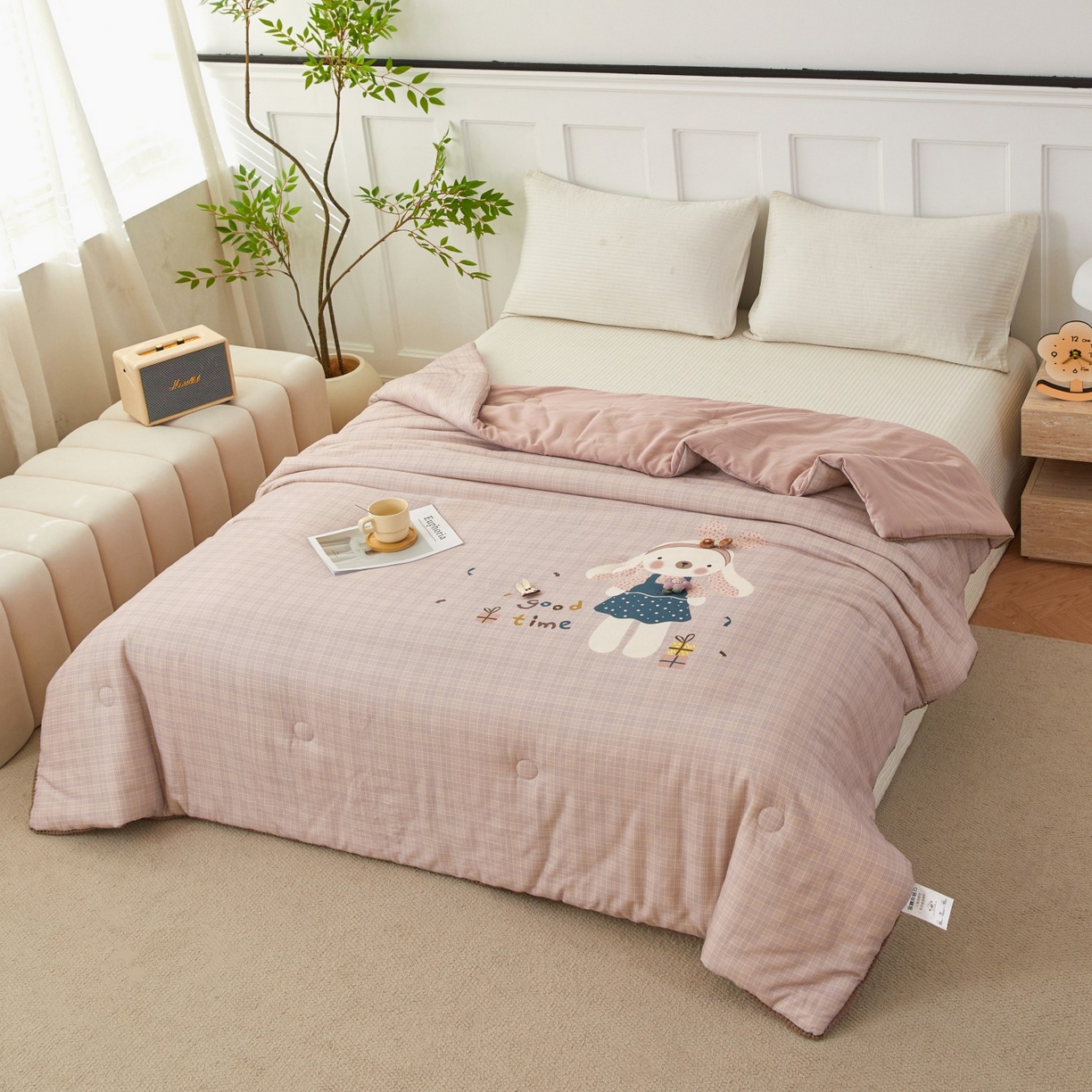 91家纺网 家纺一手货源 找家纺 莎果家纺 2026新款全棉纯棉双层纱春秋被子被芯 棒棒糖女孩