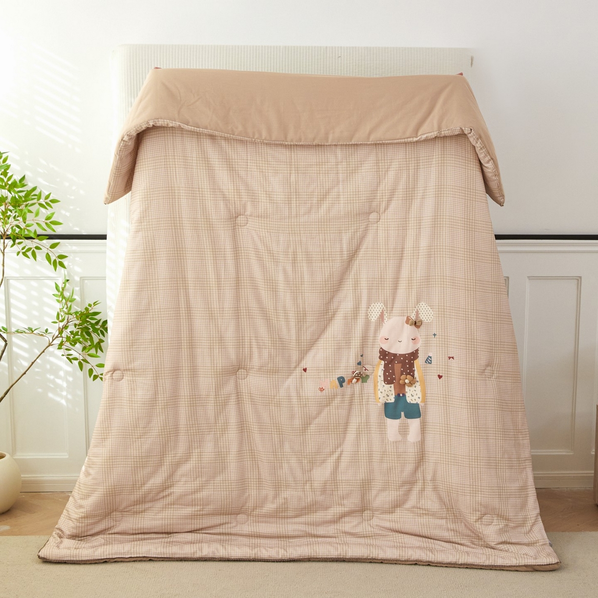 91家纺网 家纺一手货源 找家纺 莎果家纺 2026新款全棉纯棉双层纱春秋被子被芯 默言小兔