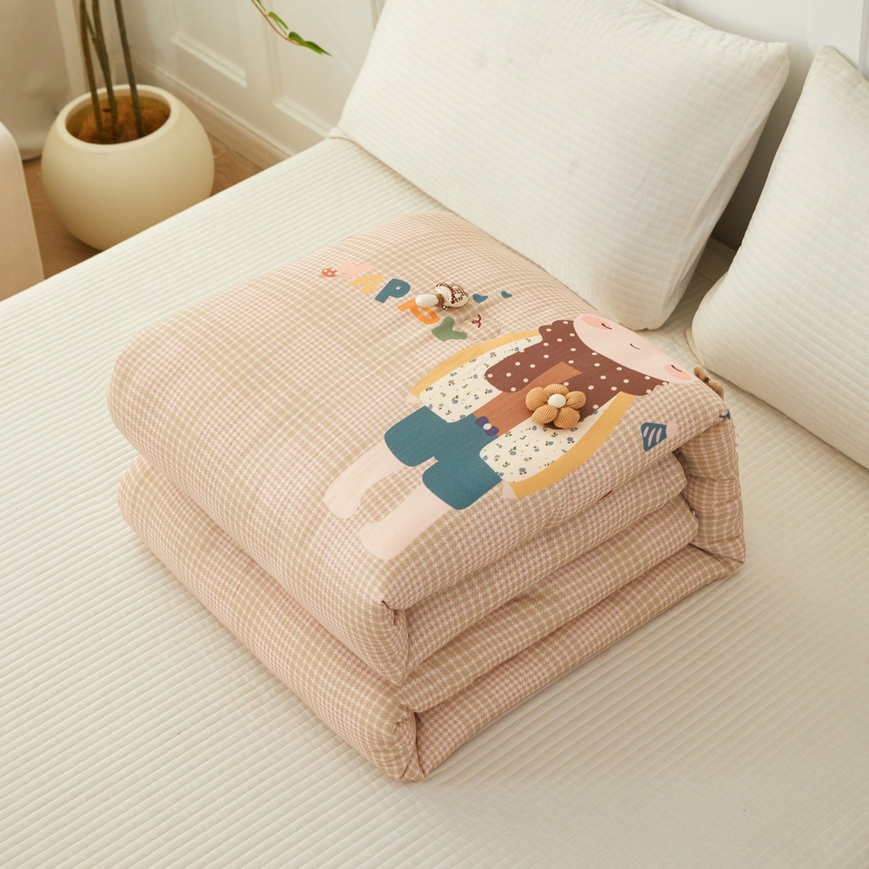 91家纺网 家纺一手货源 找家纺 莎果家纺 2026新款全棉纯棉双层纱春秋被子被芯 默言小兔