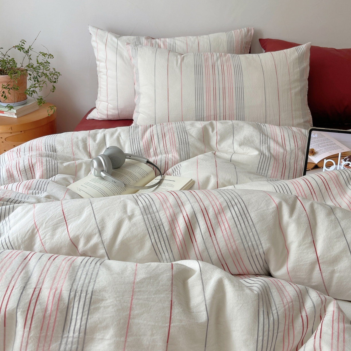 91家纺网 家纺一手货源 找家纺 简宜家居（朝初家纺） 2026新款全棉色织小提花简纹系列四件套 简纹-绯红