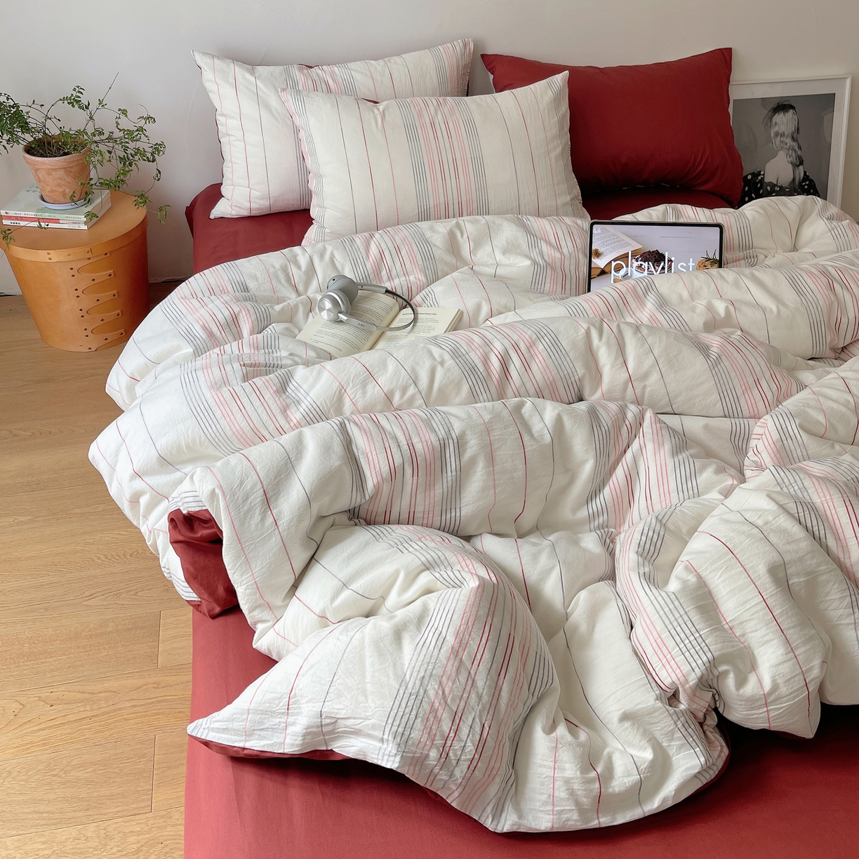 91家纺网 家纺一手货源 找家纺 简宜家居（朝初家纺） 2026新款全棉色织小提花简纹系列四件套 简纹-绯红