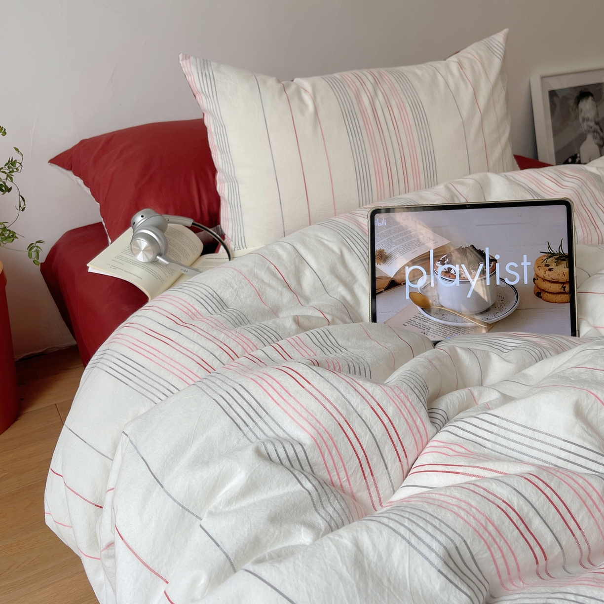 91家纺网 家纺一手货源 找家纺 简宜家居（朝初家纺） 2026新款全棉色织小提花简纹系列四件套 简纹-绯红