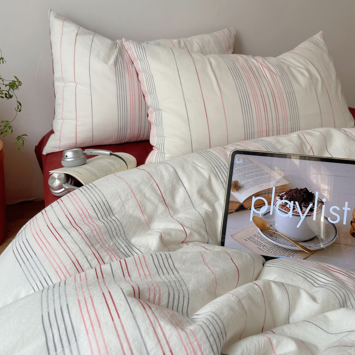 91家纺网 家纺一手货源 找家纺 简宜家居（朝初家纺） 2026新款全棉色织小提花简纹系列四件套 简纹-绯红