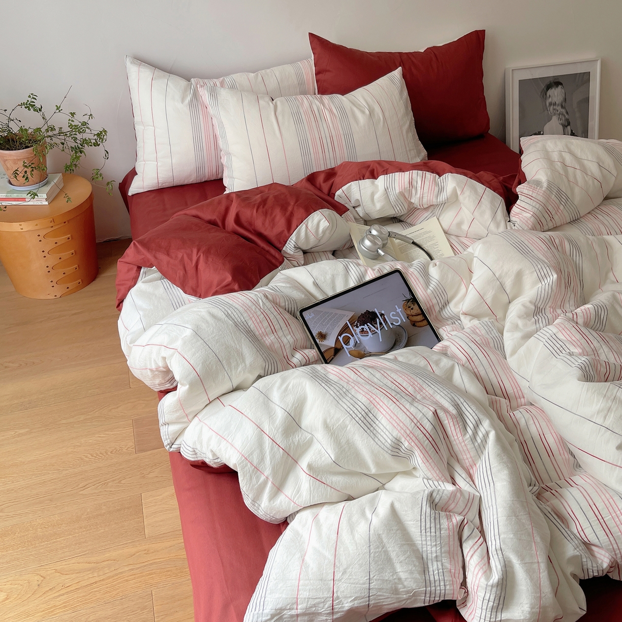 91家纺网 家纺一手货源 找家纺 简宜家居（朝初家纺） 2026新款全棉色织小提花简纹系列四件套 简纹-绯红