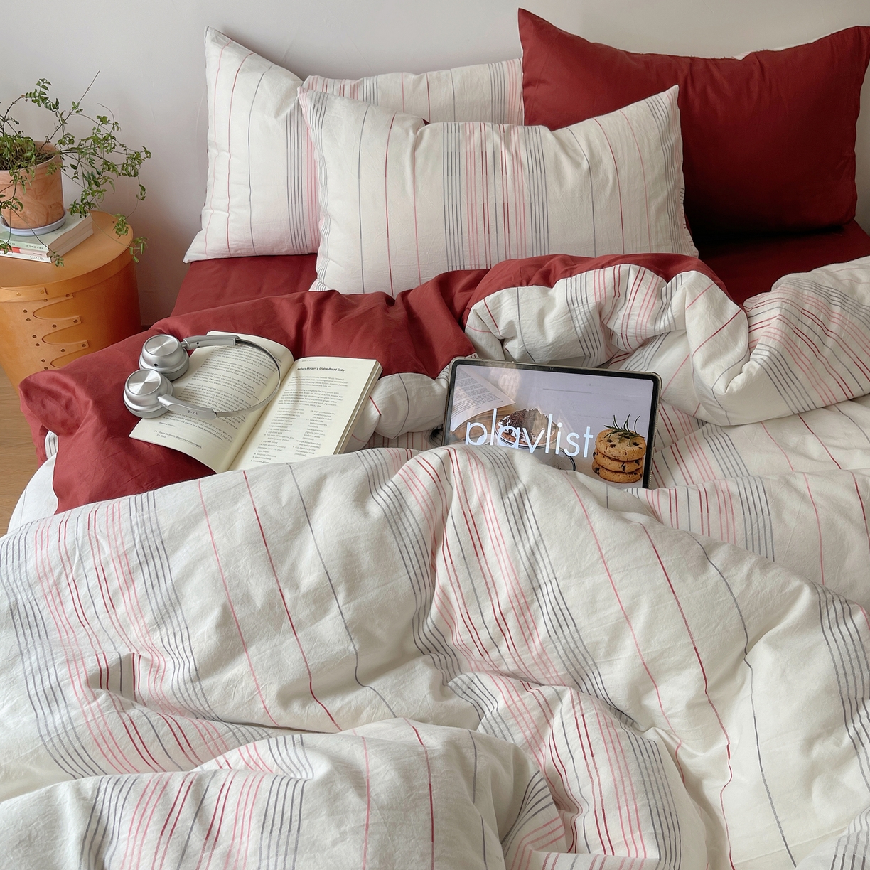 91家纺网 家纺一手货源 找家纺 简宜家居（朝初家纺） 2026新款全棉色织小提花简纹系列四件套 简纹-绯红