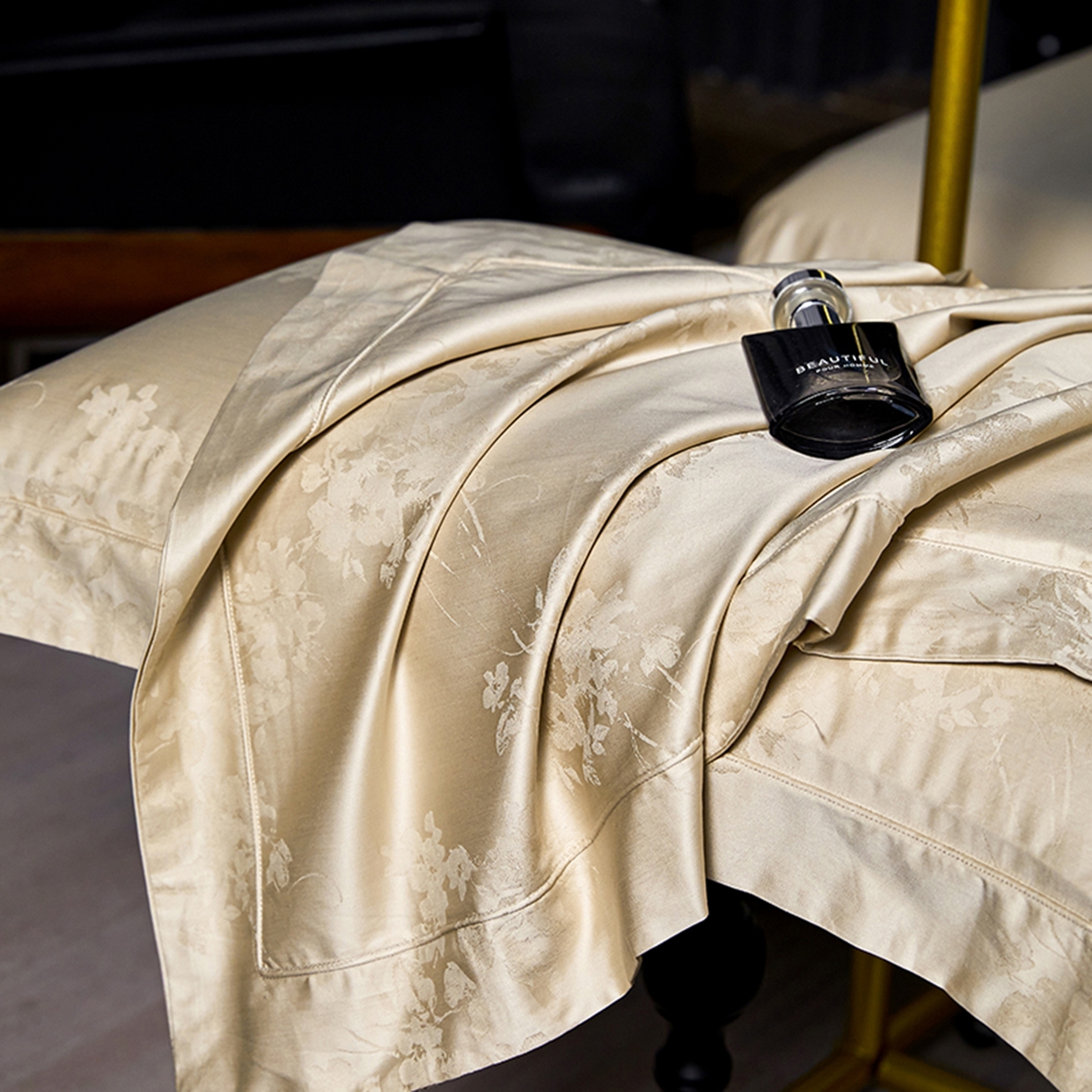 91家纺网 家纺一手货源 找家纺 金纱玉纺家纺 2025新款全棉提花工艺四件套 黛安娜-奶油咖