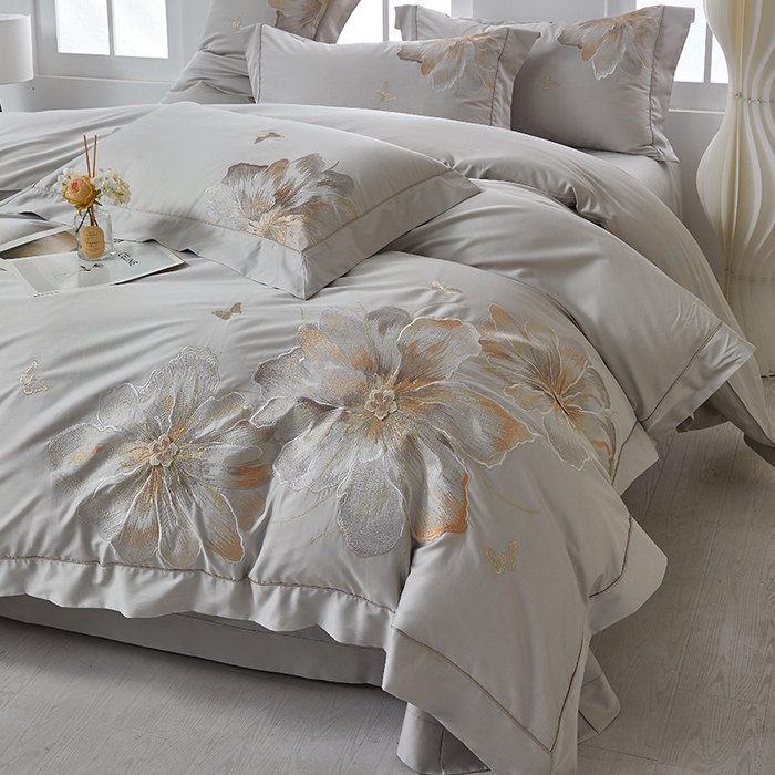 91家纺网 家纺一手货源 找家纺 诗黛尔 2026秋冬新款长绒棉刺绣焦糖时光系列四件套 焦糖时光(高级灰)