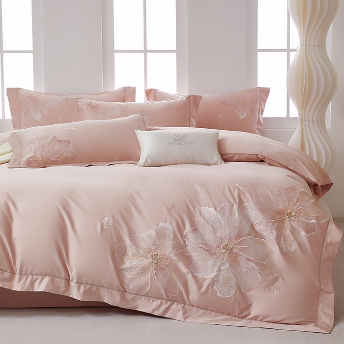 91家纺网 家纺一手货源 找家纺 诗黛尔 2026秋冬新款长绒棉刺绣焦糖时光系列四件套 焦糖时光(胭脂莎)