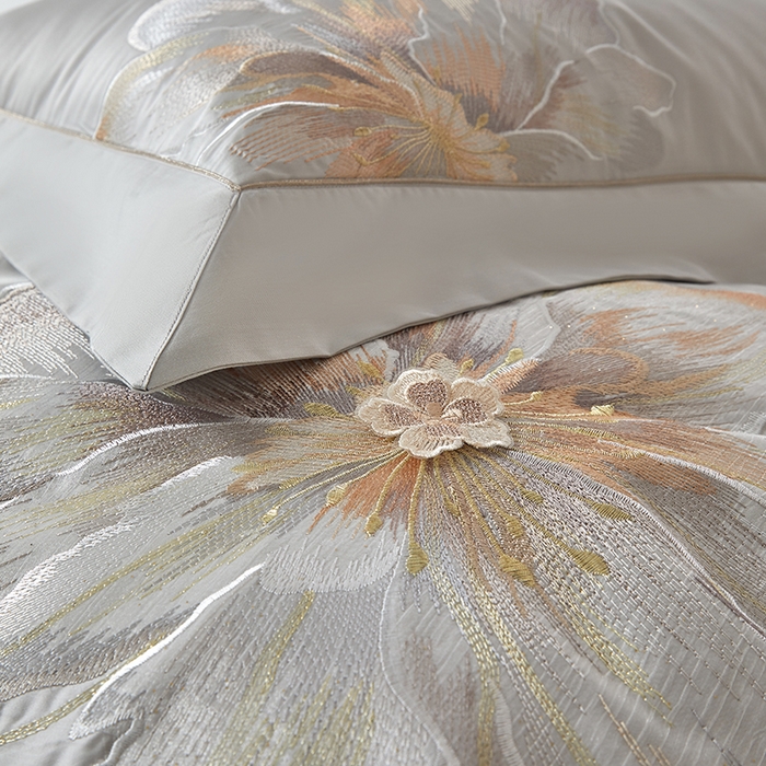 91家纺网 家纺一手货源 找家纺 诗黛尔 2026秋冬新款长绒棉刺绣焦糖时光系列四件套 焦糖时光(高级灰)