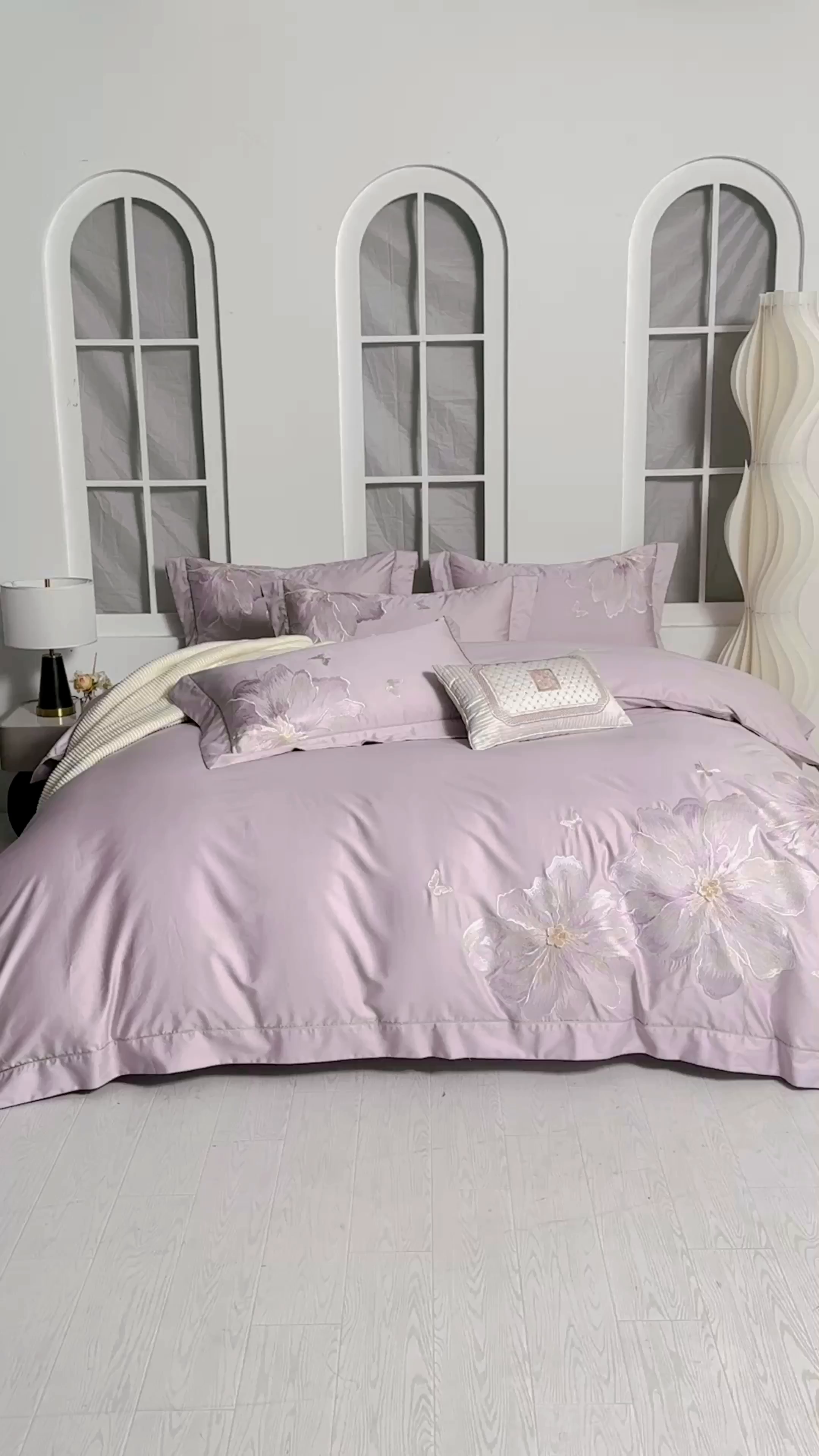 91家纺网 家纺一手货源 找家纺 诗黛尔 2026秋冬新款长绒棉刺绣焦糖时光系列四件套 焦糖时光(优雅紫)