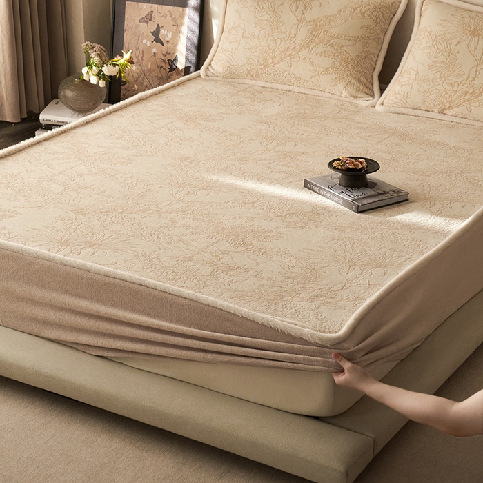 91家纺网 家纺一手货源 找家纺 良品汇馆 2026新款复古雕花绒床笠秋冬保暖牛奶绒席梦思床罩床垫保护套单品床笠单件床笠 静若繁花-咖