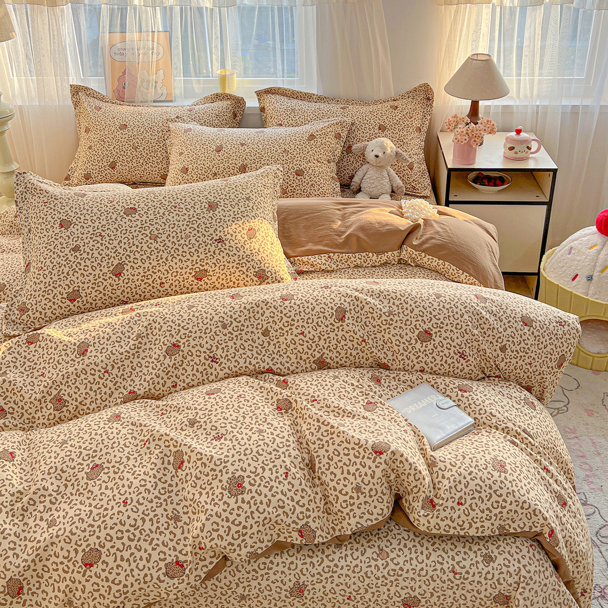 91家纺网 家纺一手货源 找家纺 梵克保罗 2026新款亲肤舒适仿棉印花床盖四件套 豹纹喵咖