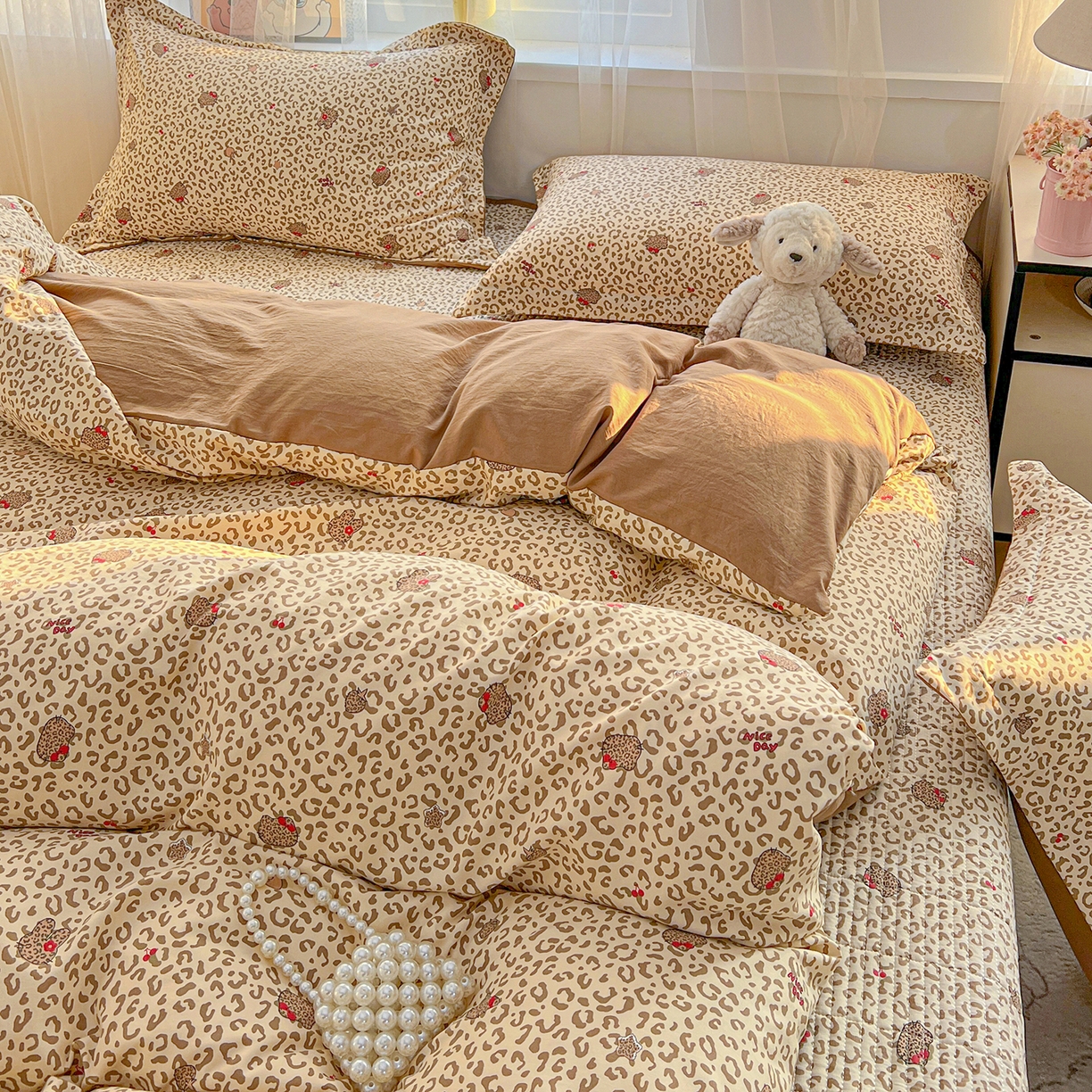 91家纺网 家纺一手货源 找家纺 梵克保罗 2026新款亲肤舒适仿棉印花床盖四件套 豹纹喵咖