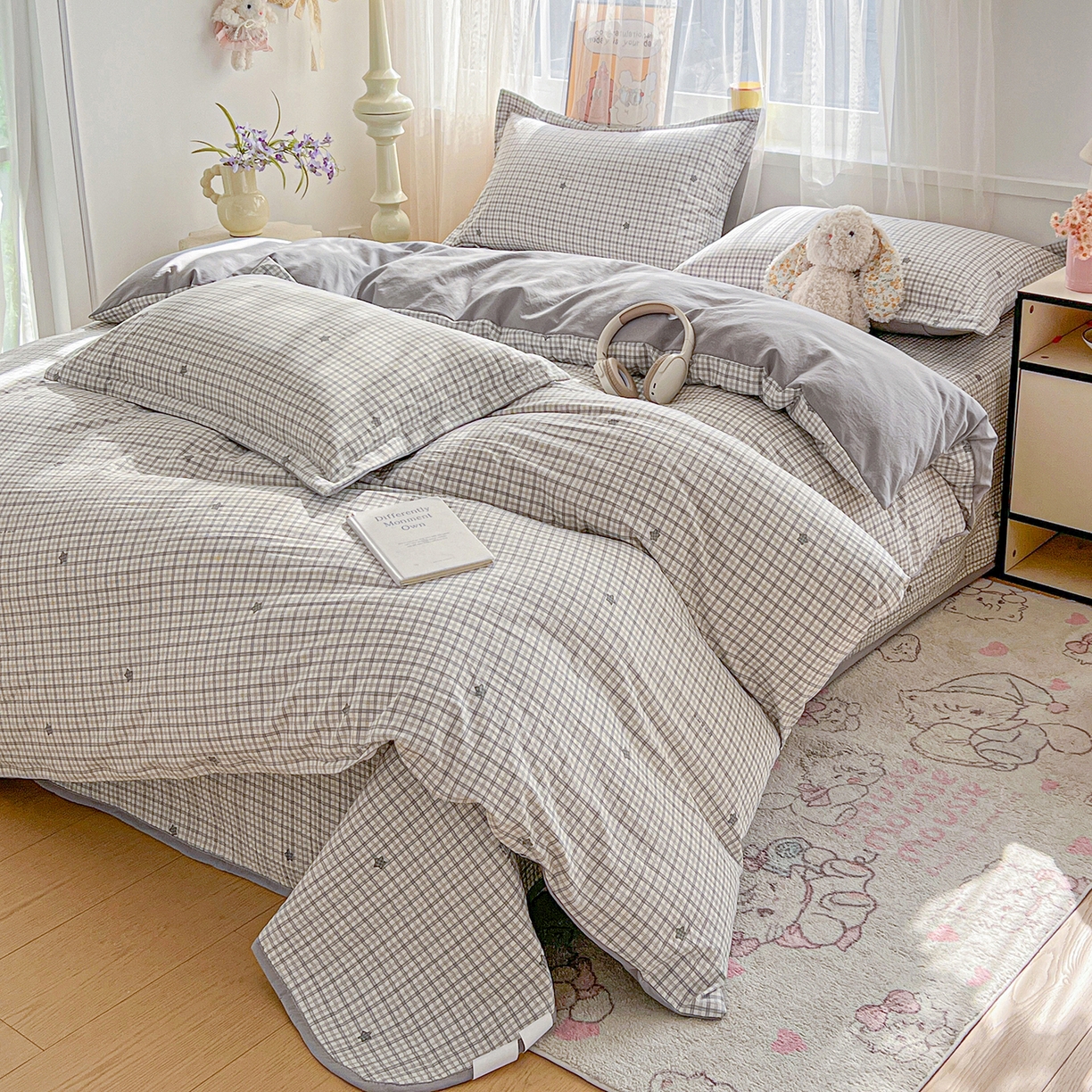 91家纺网 家纺一手货源 找家纺 梵克保罗 2026新款亲肤舒适仿棉印花床盖四件套 灰小格