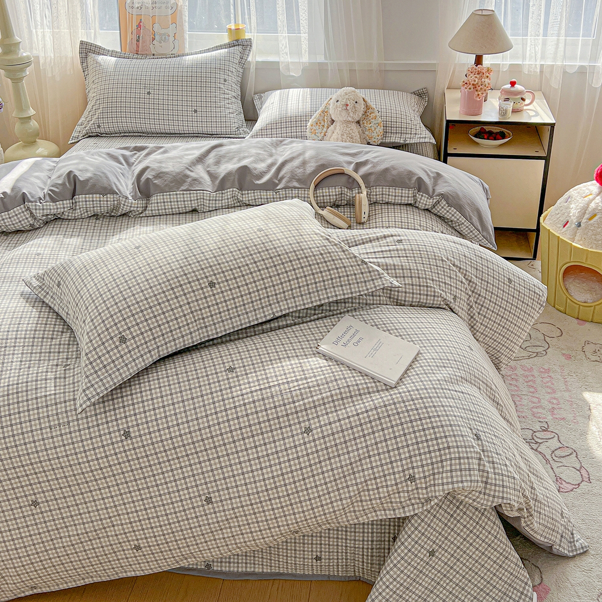 91家纺网 家纺一手货源 找家纺 梵克保罗 2026新款亲肤舒适仿棉印花床盖四件套 灰小格