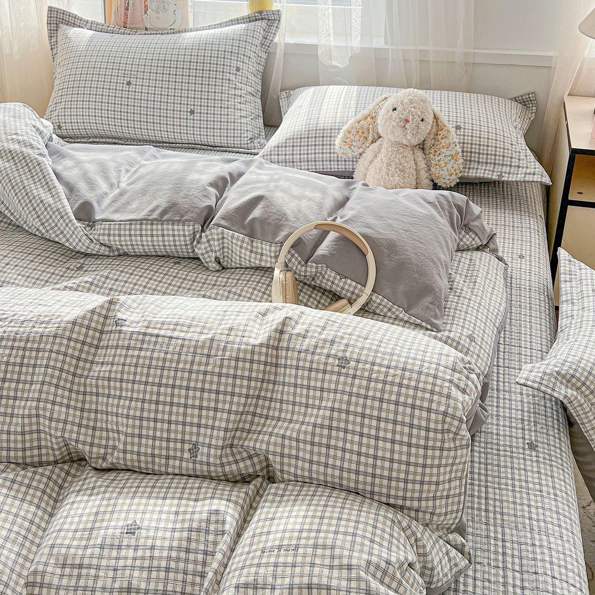 91家纺网 家纺一手货源 找家纺 梵克保罗 2026新款亲肤舒适仿棉印花床盖四件套 灰小格