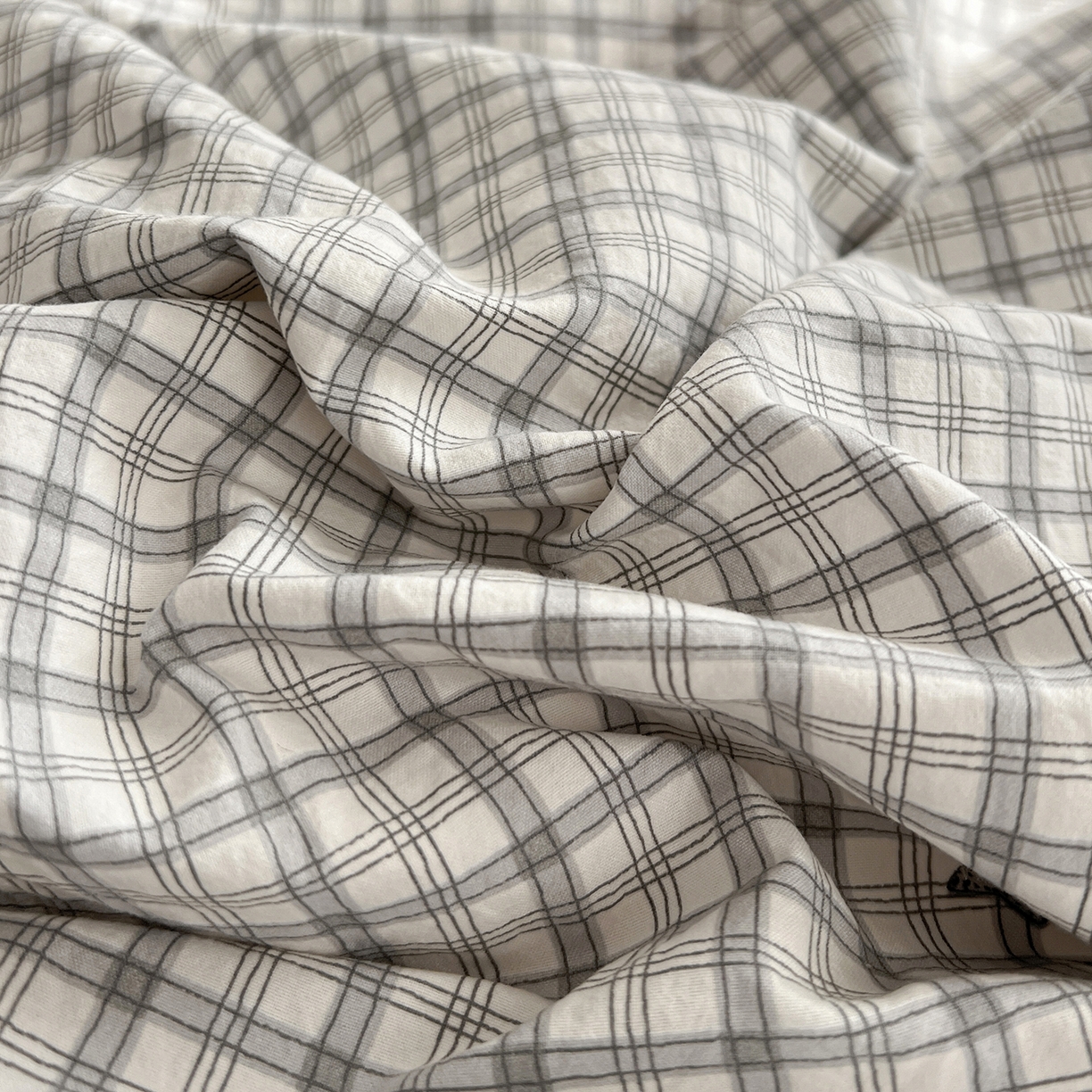 91家纺网 家纺一手货源 找家纺 梵克保罗 2026新款亲肤舒适仿棉印花床盖四件套 灰小格