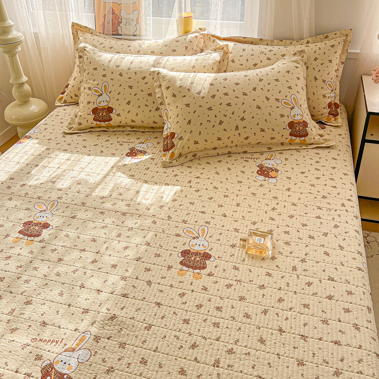 91家纺网 家纺一手货源 找家纺 梵克保罗 2026新款亲肤舒适仿棉印花床盖四件套 萌萌兔