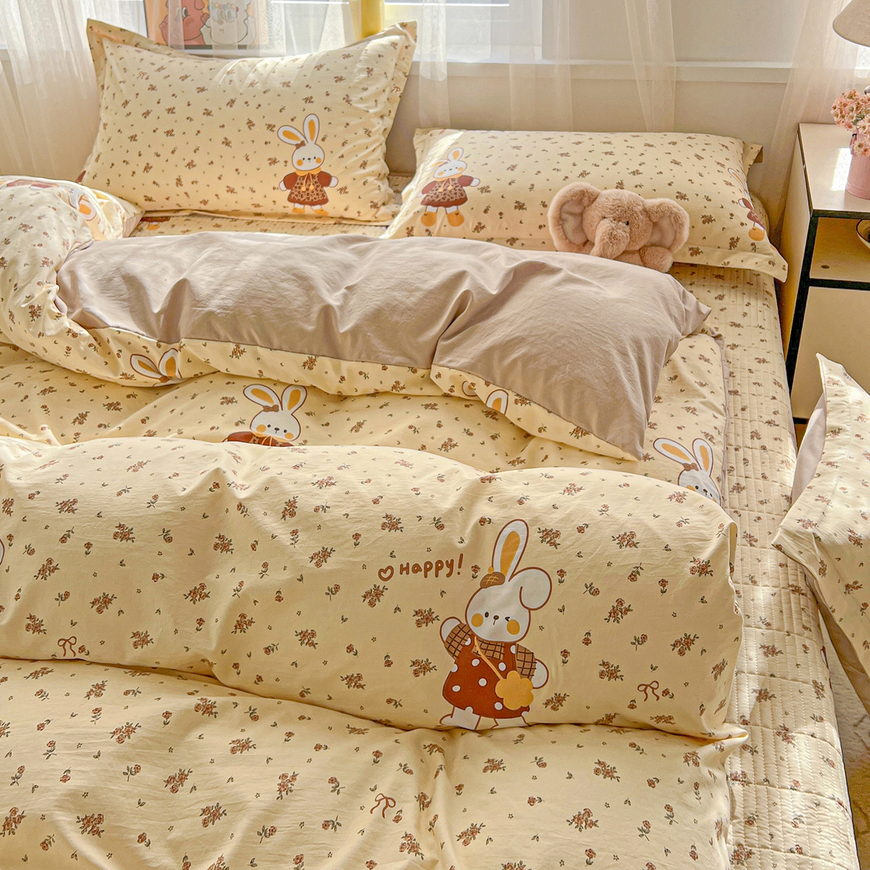 91家纺网 家纺一手货源 找家纺 梵克保罗 2026新款亲肤舒适仿棉印花床盖四件套 萌萌兔