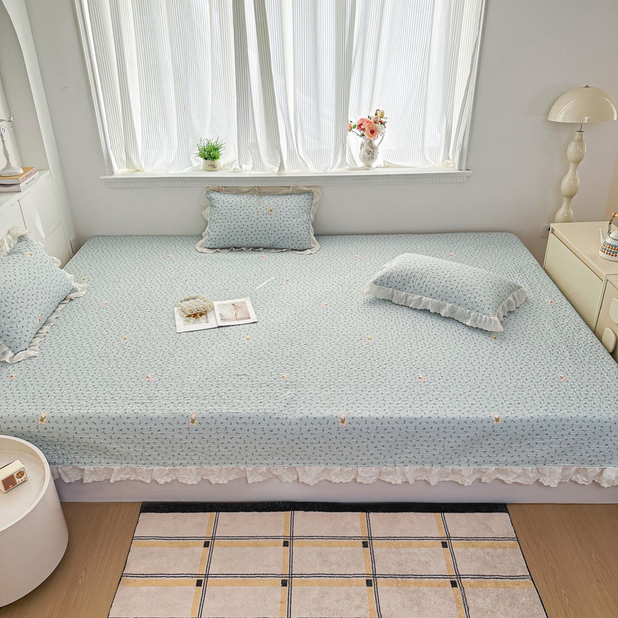 91家纺网 家纺一手货源 找家纺 暖居 2026新款支持定制法式花边纯棉榻榻米四件套全棉大炕盖三件套四季通用 碎花兔蓝
