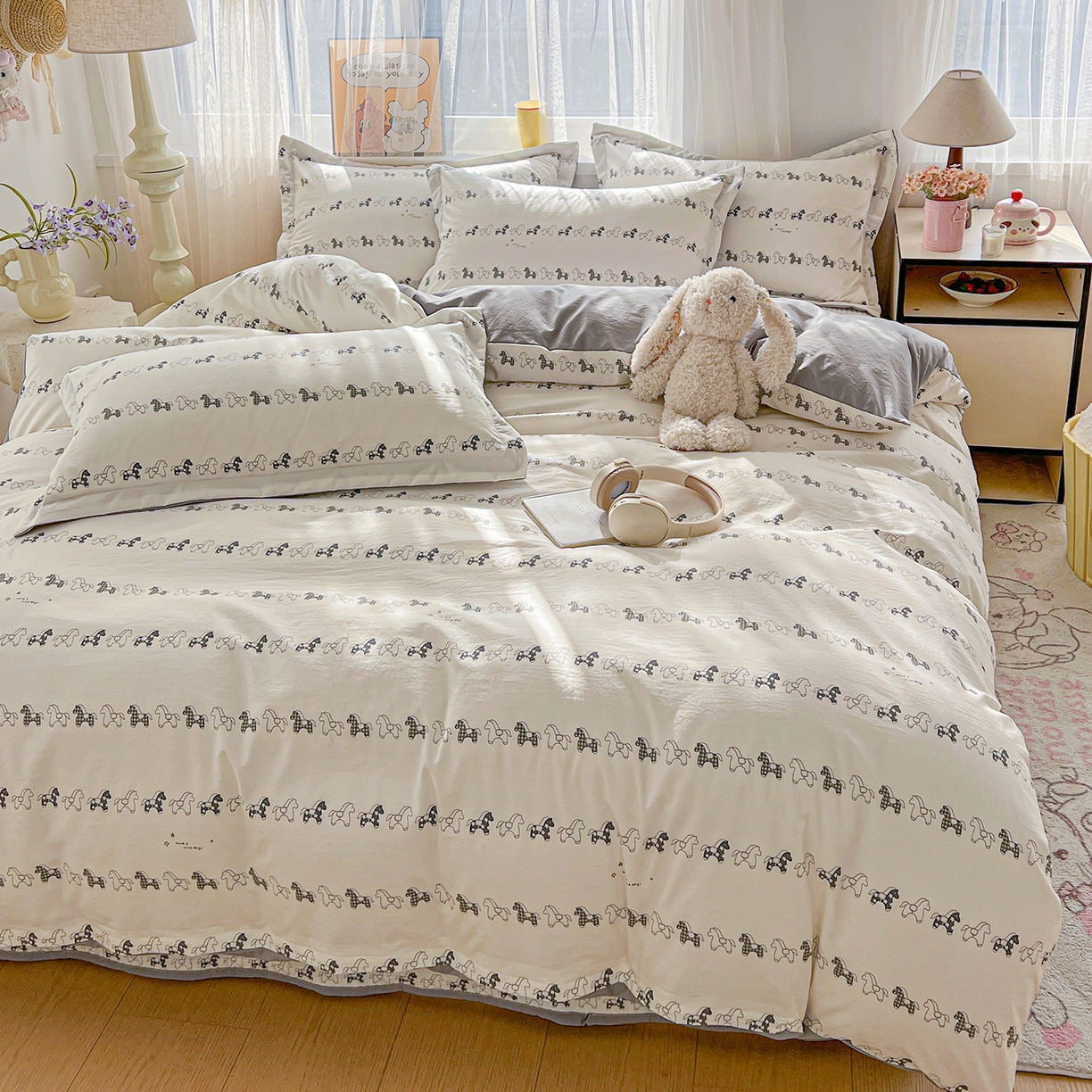 91家纺网 家纺一手货源 找家纺 梵克保罗 2026新款亲肤舒适仿棉印花床盖四件套 小木马