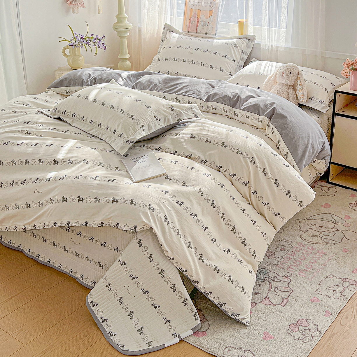 91家纺网 家纺一手货源 找家纺 梵克保罗 2026新款亲肤舒适仿棉印花床盖四件套 小木马