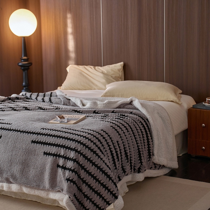 91家纺网 家纺一手货源 找家纺 （总）良品汇馆 2026新款秋冬加厚双层阳离子羊羔绒良品办公室午休毛毯沙发绒毯子