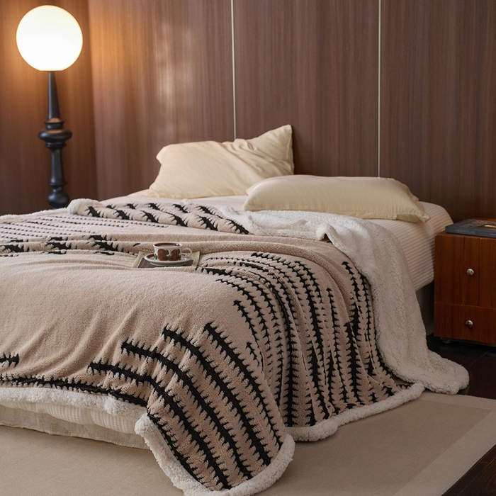 91家纺网 家纺一手货源 找家纺 （总）良品汇馆 2026新款秋冬加厚双层阳离子羊羔绒良品办公室午休毛毯沙发绒毯子