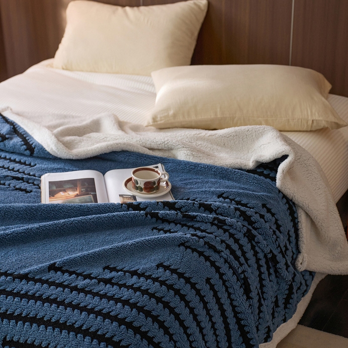 91家纺网 家纺一手货源 找家纺 良品汇馆 2026新款秋冬加厚双层阳离子羊羔绒良品办公室午休毛毯沙发绒毯子 云杉-莱茵