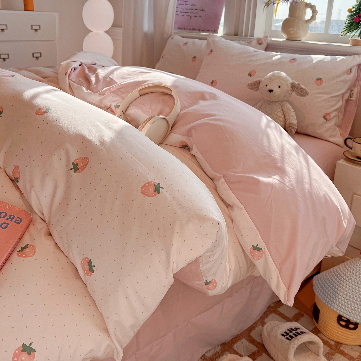 91家纺网 家纺一手货源 找家纺 梵克保罗 2026新款A类古法水洗仿棉云感纱四件套 草莓点点