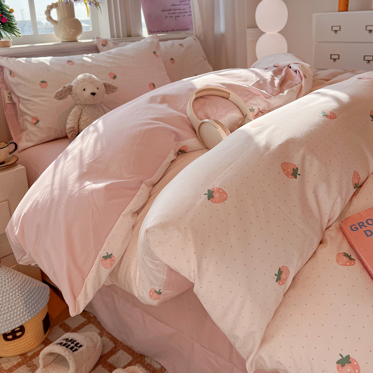 91家纺网 家纺一手货源 找家纺 梵克保罗 2026新款A类古法水洗仿棉云感纱四件套 草莓点点