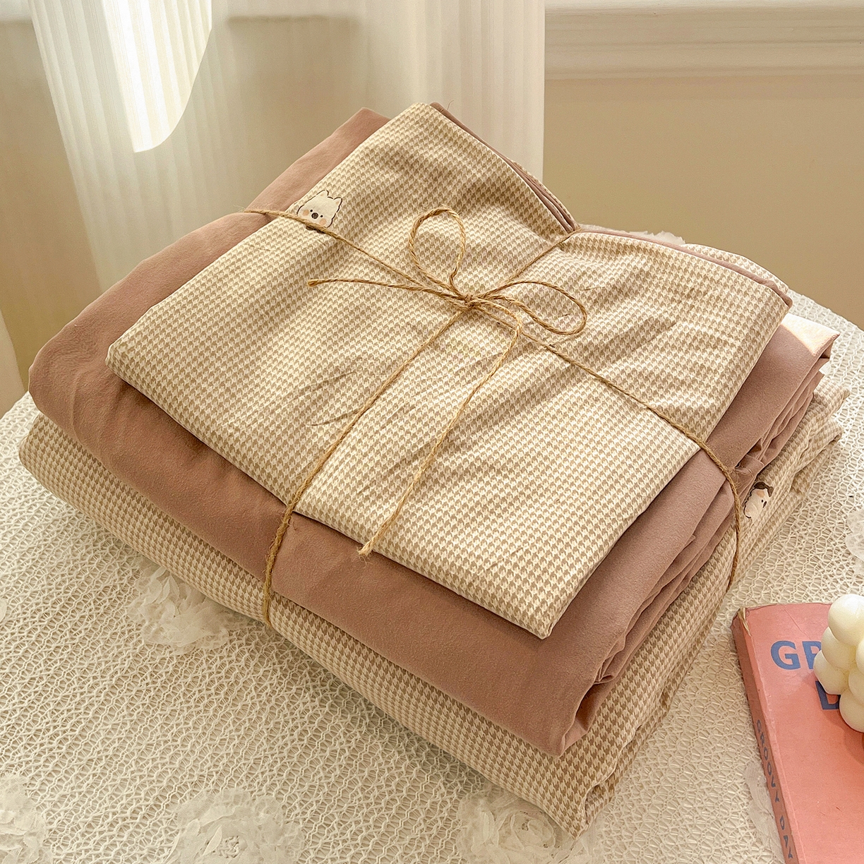 91家纺网 家纺一手货源 找家纺 梵克保罗 2026新款A类古法水洗仿棉云感纱四件套 格纹狗