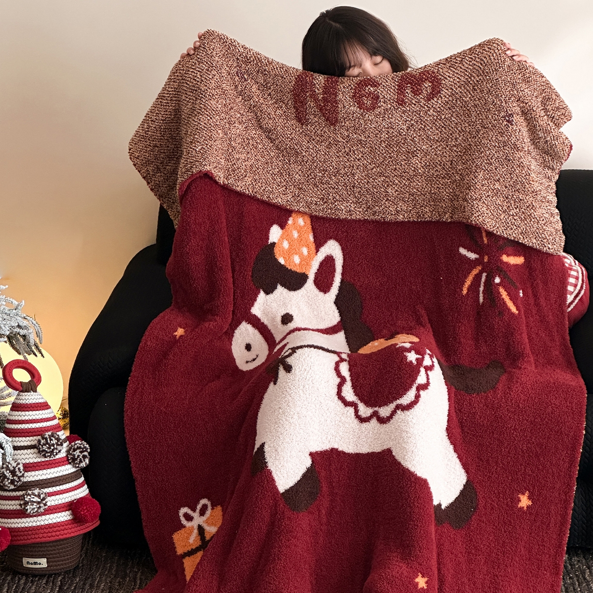 91家纺网 家纺一手货源 找家纺 （总）RYB红黄兰 2026新款设计师原创多功能针织半边绒毛毯午休毯盖毯加厚毯子