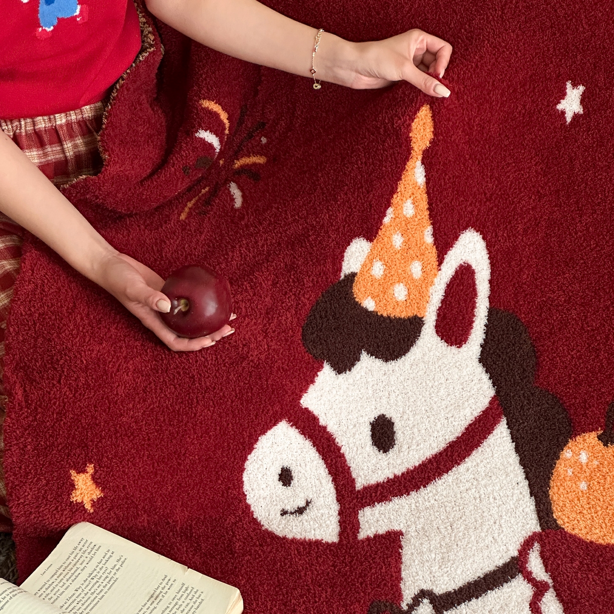 91家纺网 家纺一手货源 找家纺 （总）RYB红黄兰 2026新款设计师原创多功能针织半边绒毛毯午休毯盖毯加厚毯子