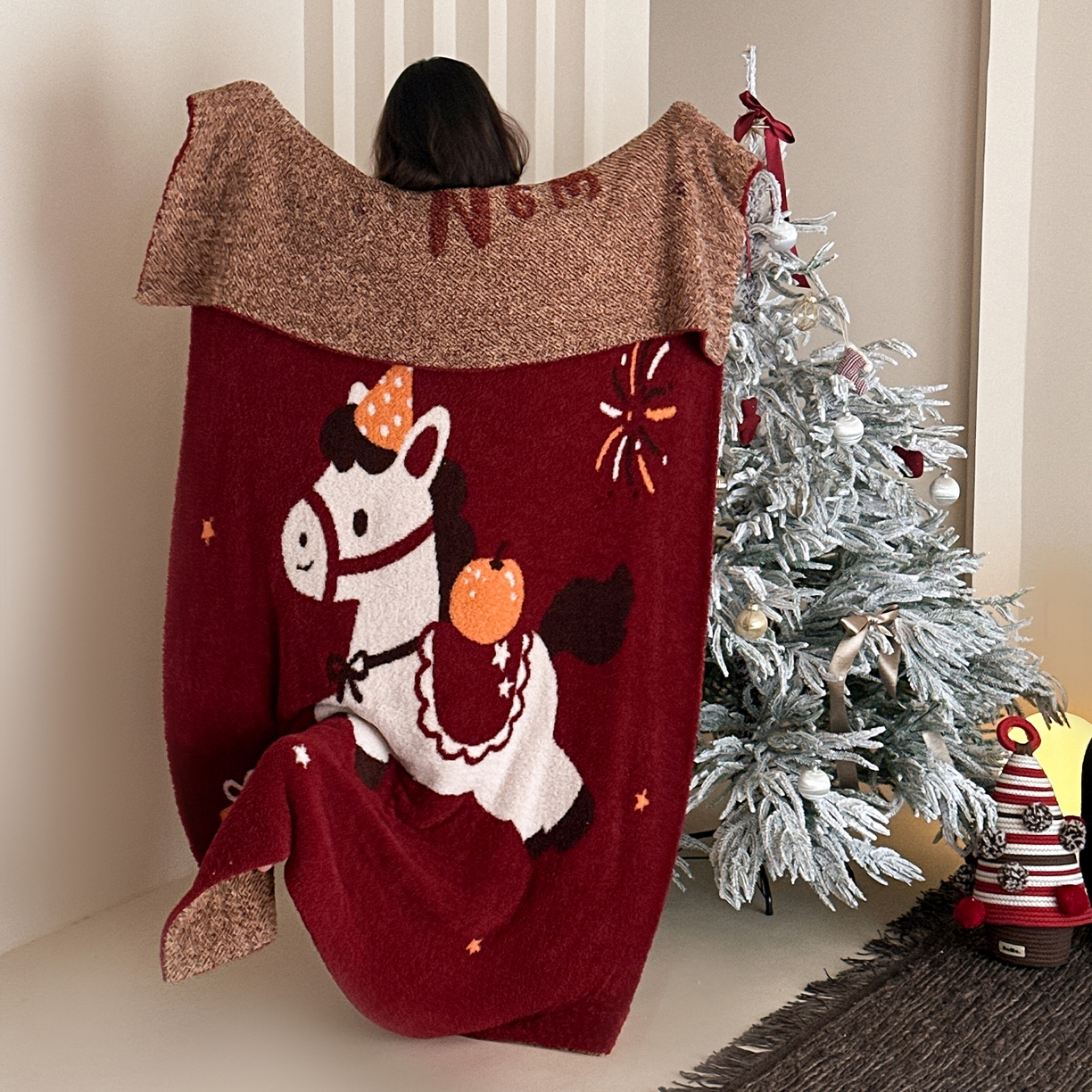 91家纺网 家纺一手货源 找家纺 RYB红黄兰 2026新款设计师原创多功能针织半边绒毛毯午休毯盖毯加厚毯子 大桔大利马