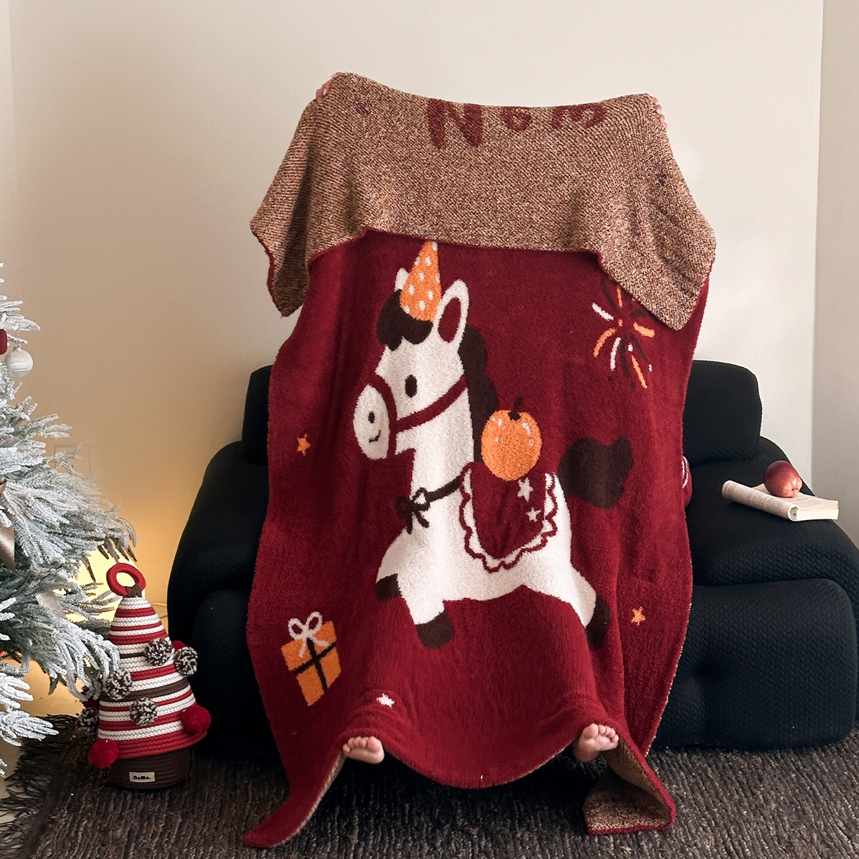 91家纺网 家纺一手货源 找家纺 RYB红黄兰 2026新款设计师原创多功能针织半边绒毛毯午休毯盖毯加厚毯子 大桔大利马