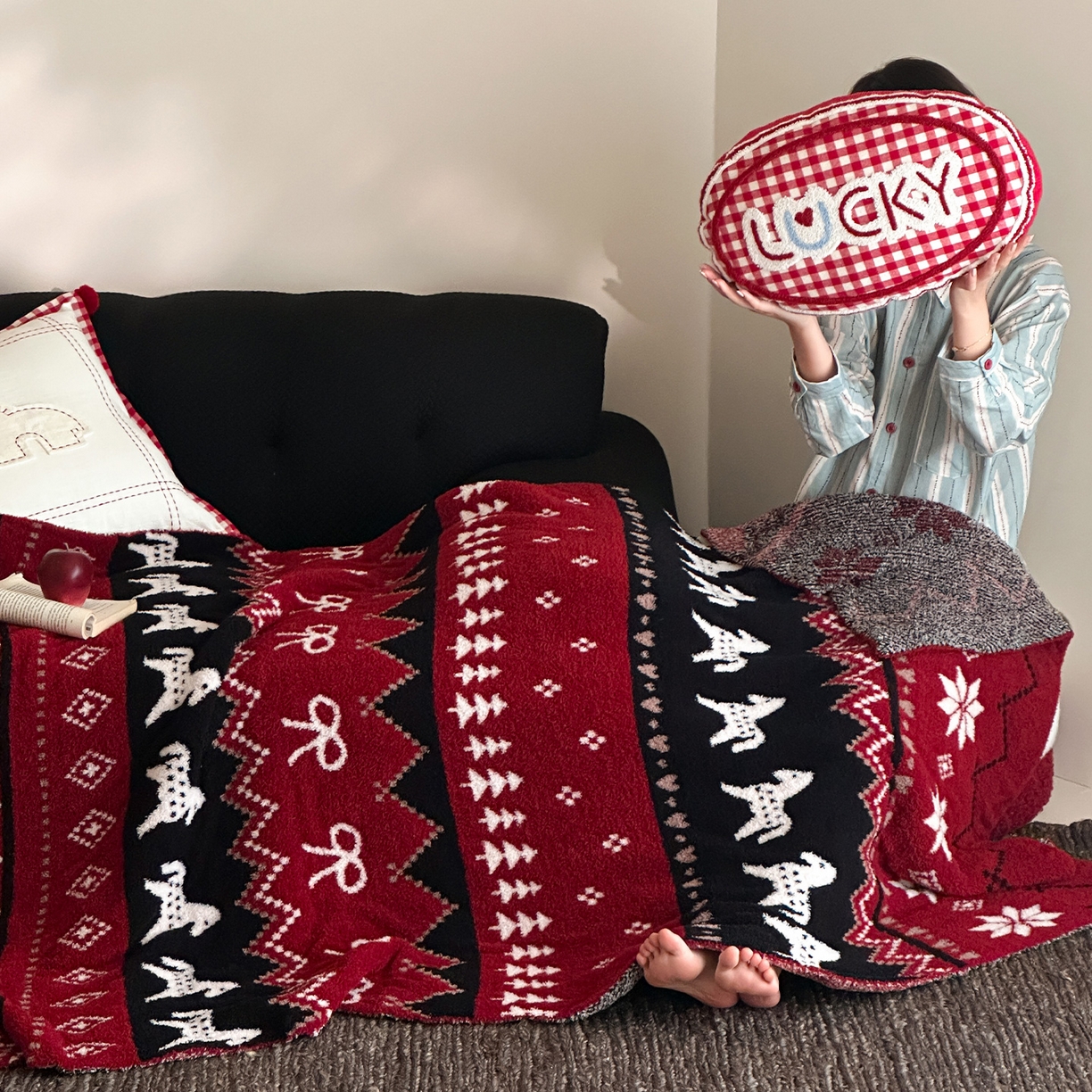 91家纺网 家纺一手货源 找家纺 RYB红黄兰 2026新款设计师原创多功能针织半边绒毛毯午休毯盖毯加厚毯子 费尔岛小马