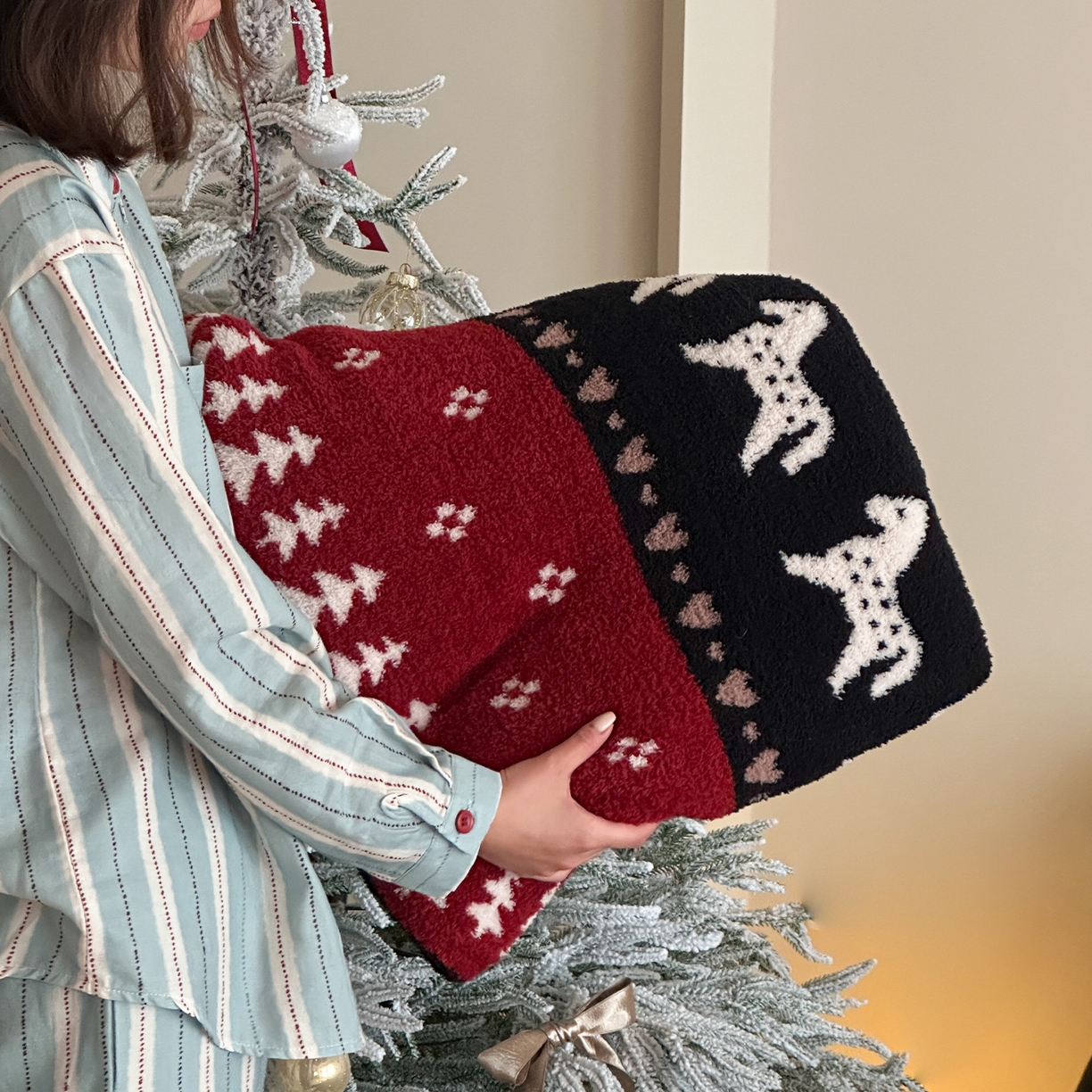 91家纺网 家纺一手货源 找家纺 RYB红黄兰 2026新款设计师原创多功能针织半边绒毛毯午休毯盖毯加厚毯子 费尔岛小马