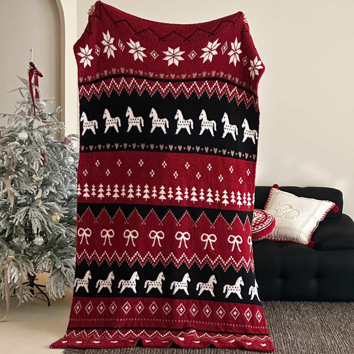 91家纺网 家纺一手货源 找家纺 RYB红黄兰 2026新款设计师原创多功能针织半边绒毛毯午休毯盖毯加厚毯子 费尔岛小马