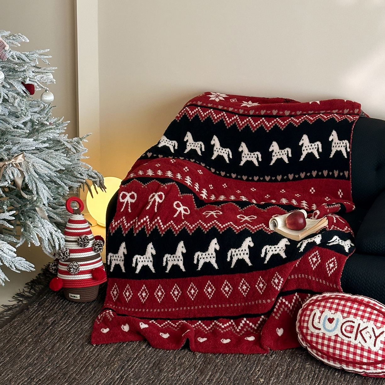 91家纺网 家纺一手货源 找家纺 RYB红黄兰 2026新款设计师原创多功能针织半边绒毛毯午休毯盖毯加厚毯子 费尔岛小马