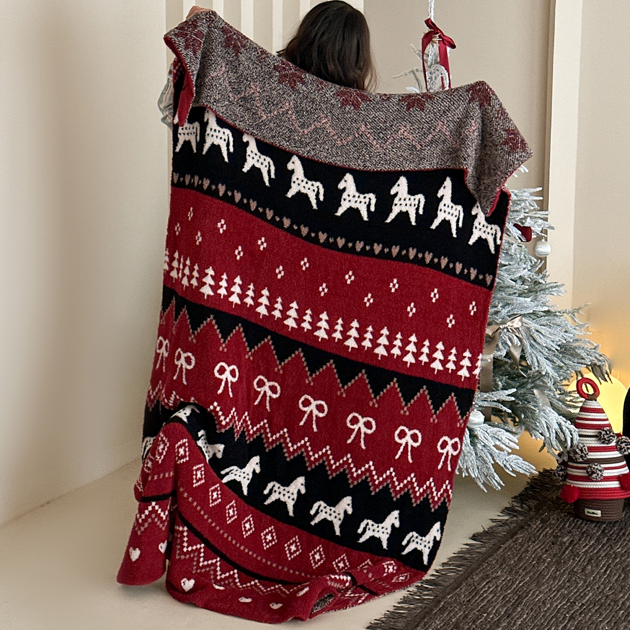 91家纺网 家纺一手货源 找家纺 RYB红黄兰 2026新款设计师原创多功能针织半边绒毛毯午休毯盖毯加厚毯子 费尔岛小马