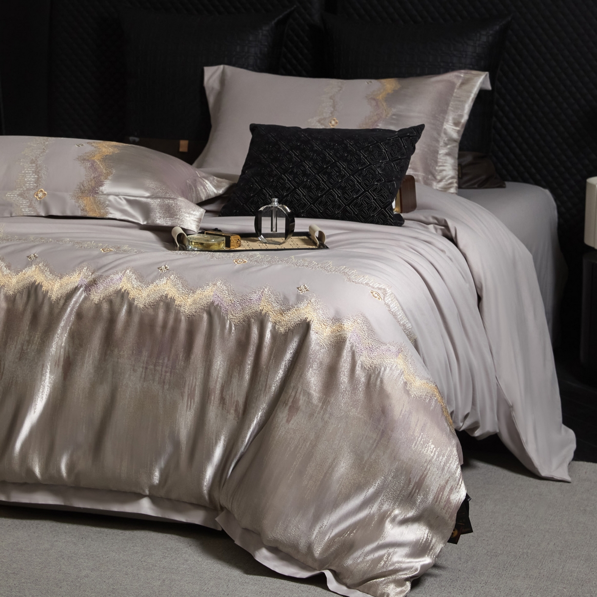 91家纺网 家纺一手货源 找家纺 鑫豪家纺 2026新款13372全棉高精密色织提花四件套-赫兹系列 赫兹-银灰