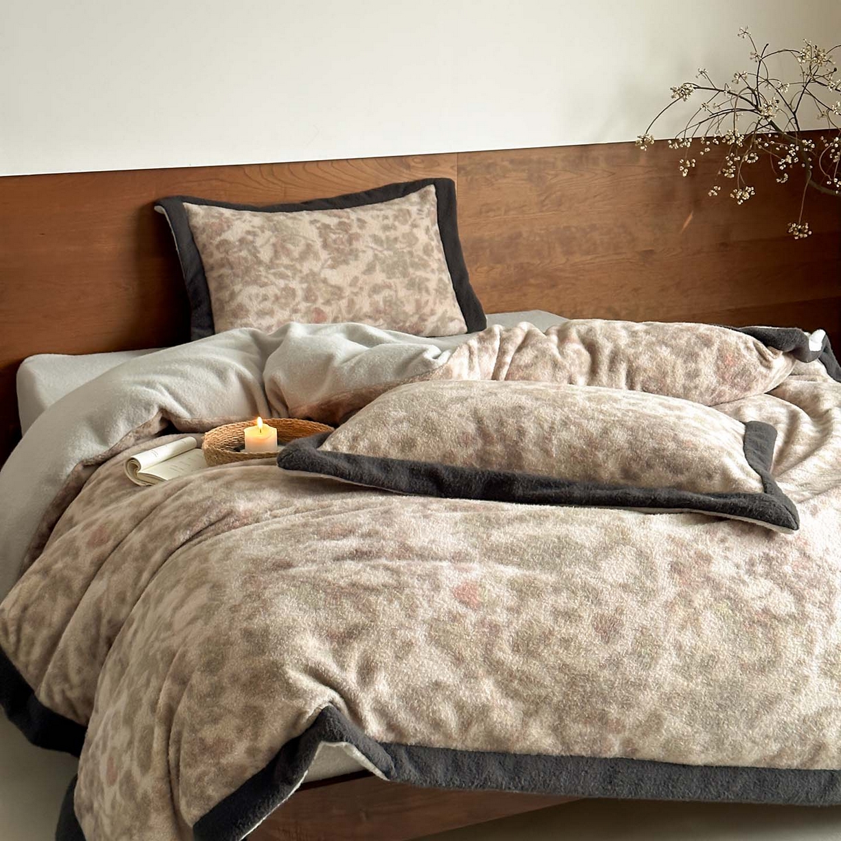 91家纺网 家纺一手货源 找家纺 赫帛 2026新款数码直喷羊毛绒四件套-茵蔓 茵蔓-绿灰色