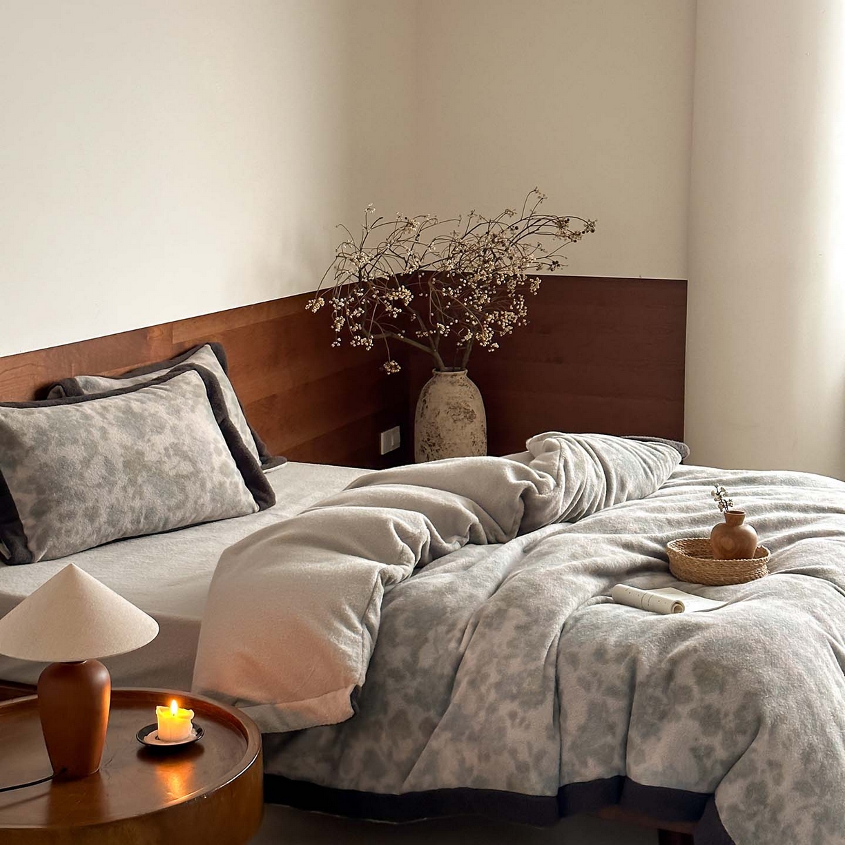 91家纺网 家纺一手货源 找家纺 赫帛 2026新款数码直喷羊毛绒四件套-茵蔓 茵蔓-蓝灰色